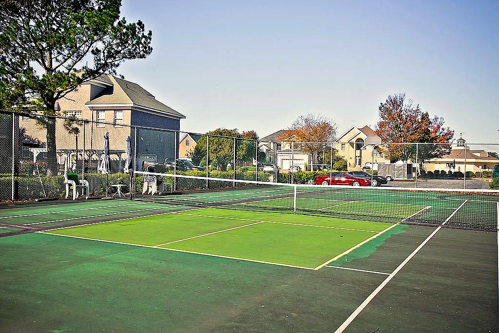 Tennis and pickleball courts